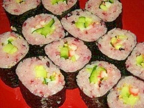 桃色・桜色♪黒米入り寿飯の太めカッパ巻き